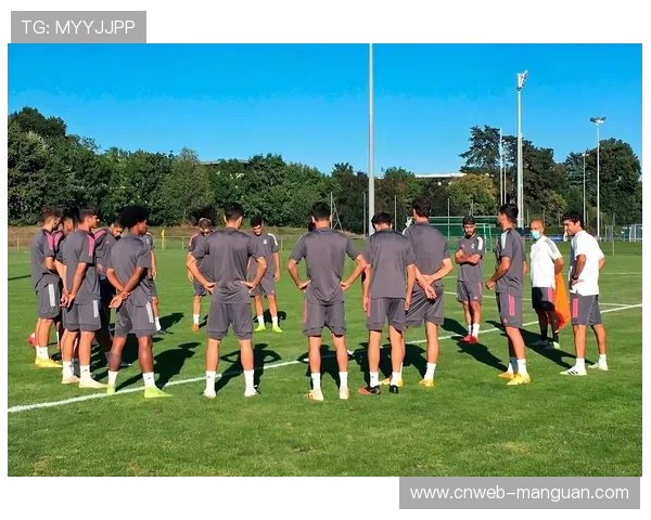 博德闪耀主场人工草皮成焦点，国米适应训练受关注